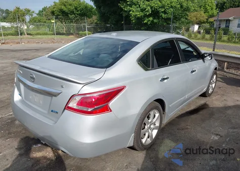 2015 Nissan Altima 2.5 S z USA, uszkodzony, nr VIN 1N4AL3AP8FN869892